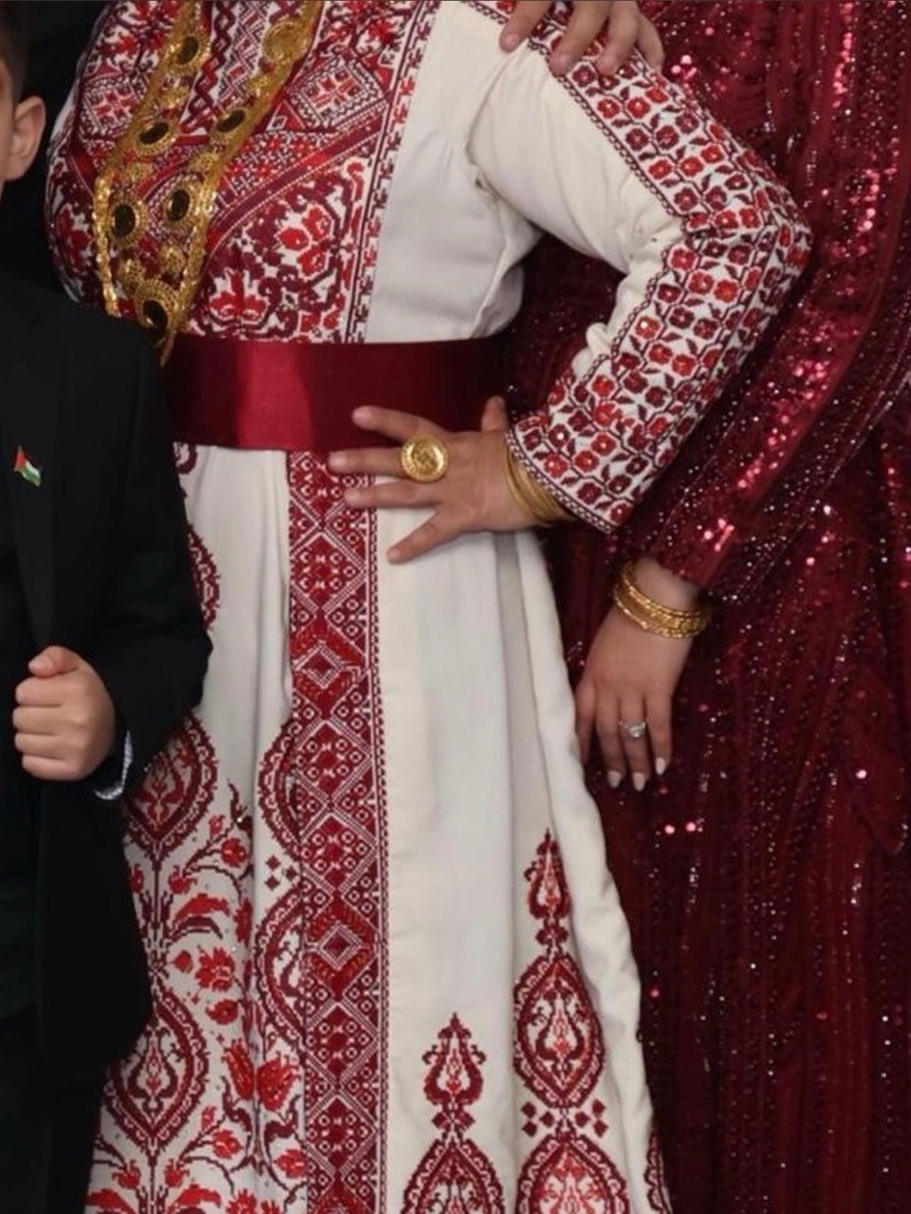 Traditional Embroidered Falahi Red & Cream Thobe
